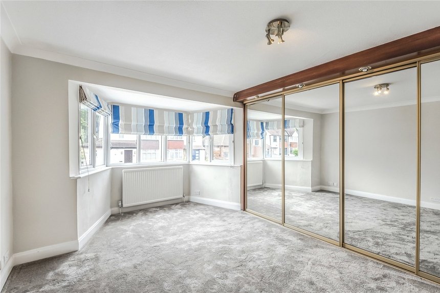 under offer whitchurch gardens london 60097 - Gibbs Gillespie