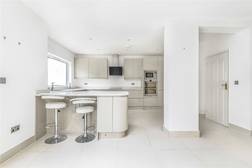 under offer whitchurch gardens london 60097 - Gibbs Gillespie