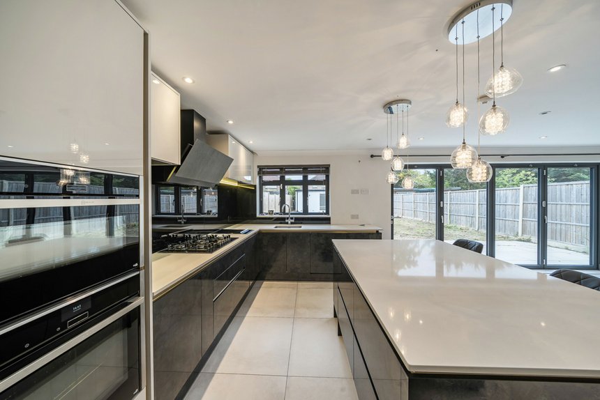 for sale bulmer gardens london 60171 - Gibbs Gillespie