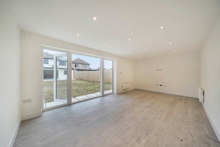 for sale bulmer gardens london 60171 - Gibbs Gillespie