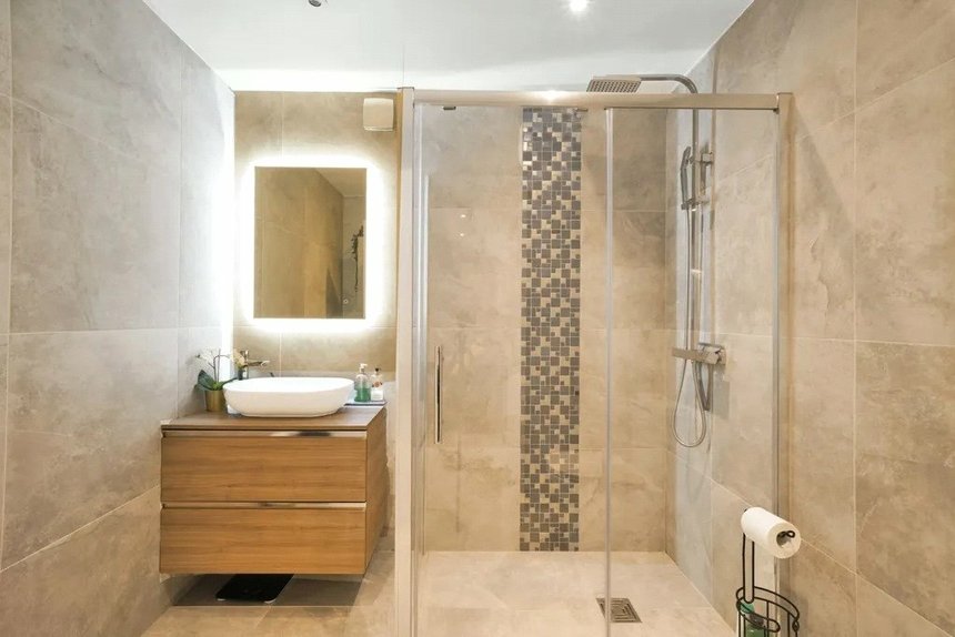 for sale bulmer gardens london 60171 - Gibbs Gillespie