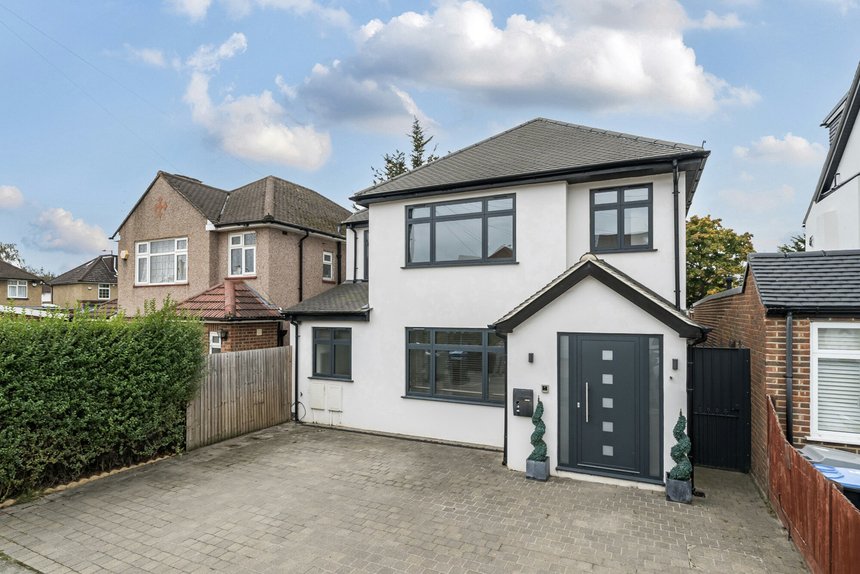 for sale bulmer gardens london 60171 - Gibbs Gillespie