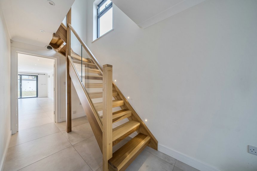 for sale bulmer gardens london 60171 - Gibbs Gillespie