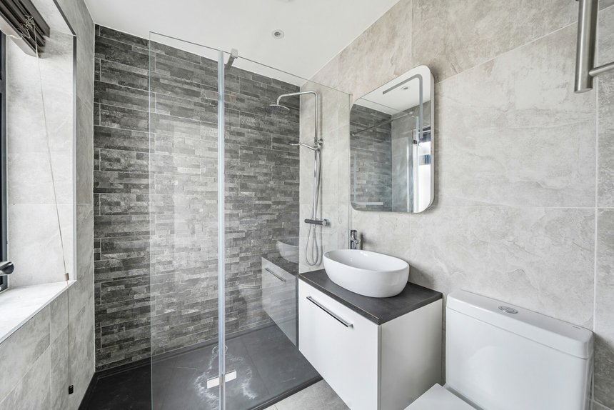 for sale bulmer gardens london 60171 - Gibbs Gillespie