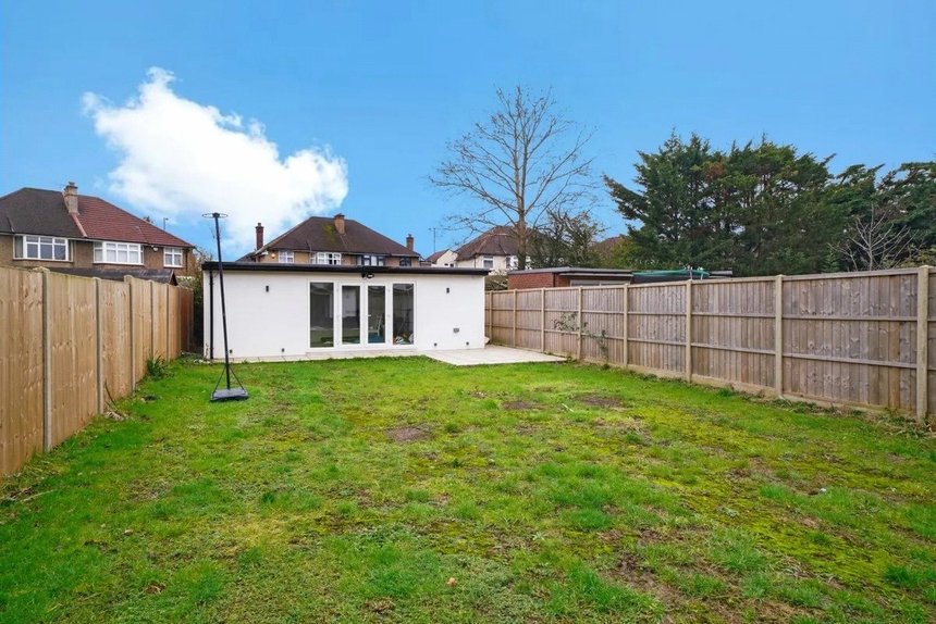 for sale bulmer gardens london 60171 - Gibbs Gillespie