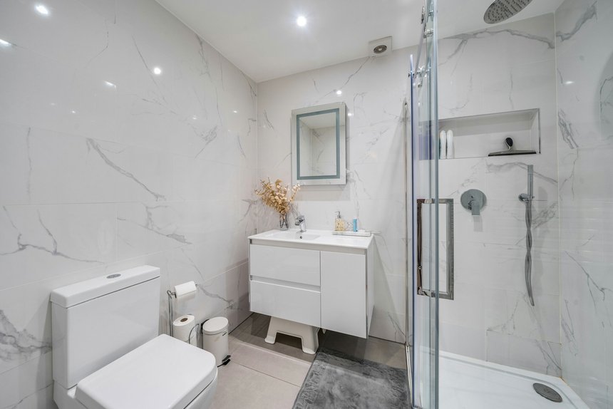 under offer bishops avenue london 60302 - Gibbs Gillespie