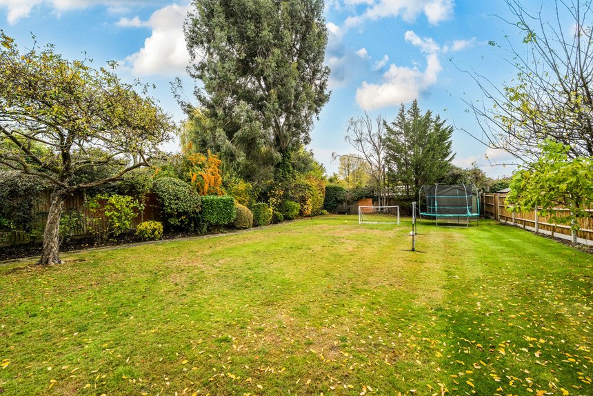 under offer bishops avenue london 60302 - Gibbs Gillespie