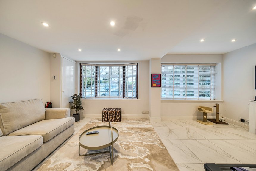 under offer bishops avenue london 60302 - Gibbs Gillespie