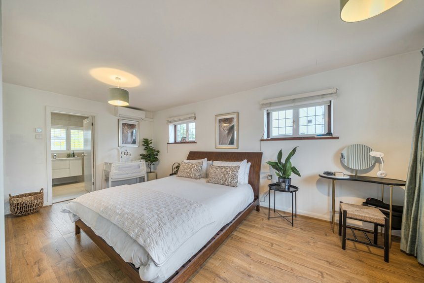 under offer bishops avenue london 60302 - Gibbs Gillespie