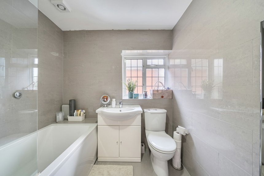 under offer bishops avenue london 60302 - Gibbs Gillespie