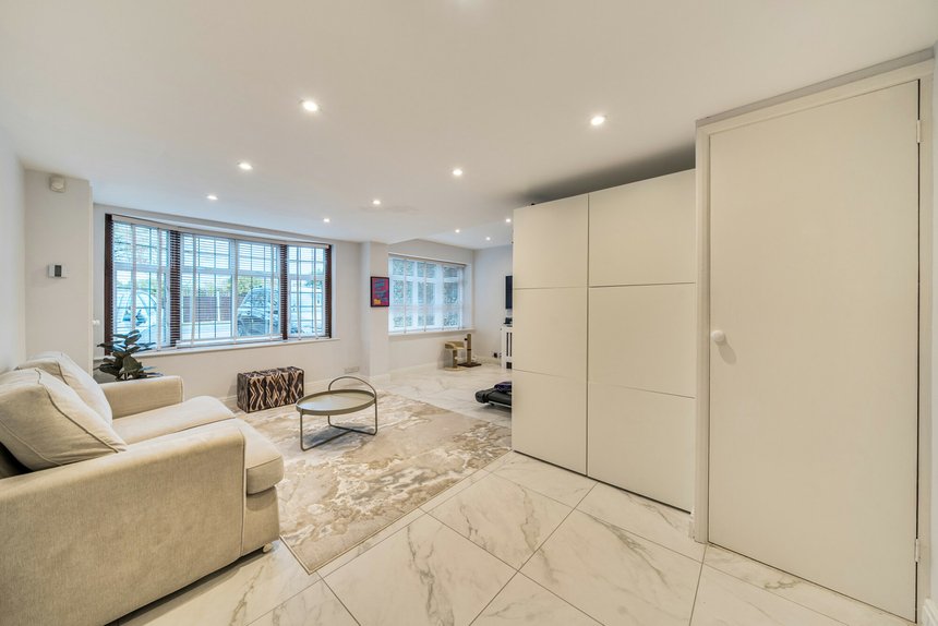 under offer bishops avenue london 60302 - Gibbs Gillespie