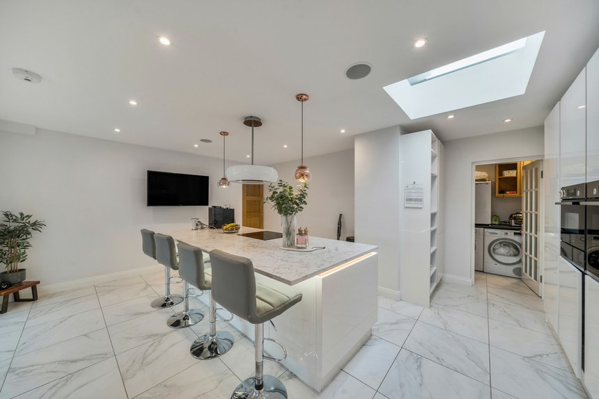 under offer bishops avenue london 60302 - Gibbs Gillespie