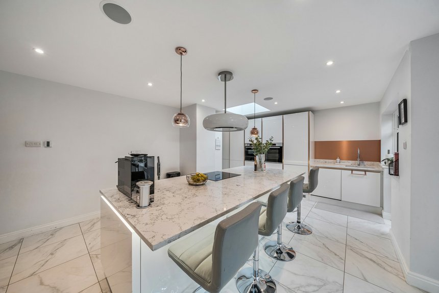 under offer bishops avenue london 60302 - Gibbs Gillespie