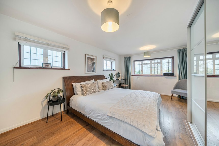 under offer bishops avenue london 60302 - Gibbs Gillespie