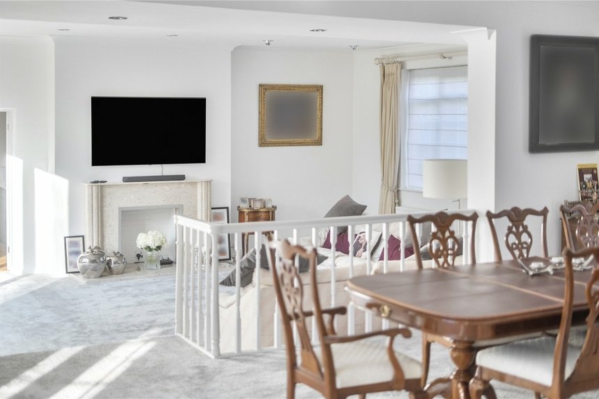 under offer priory drive london 60442 - Gibbs Gillespie