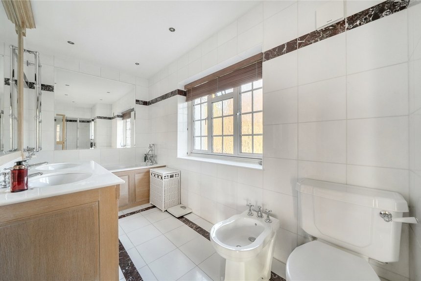 under offer priory drive london 60442 - Gibbs Gillespie