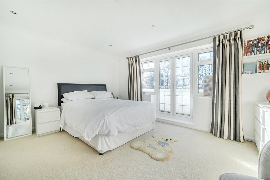 under offer priory drive london 60442 - Gibbs Gillespie