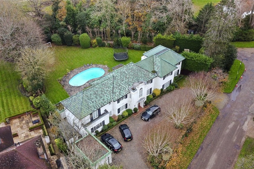 under offer priory drive london 60442 - Gibbs Gillespie