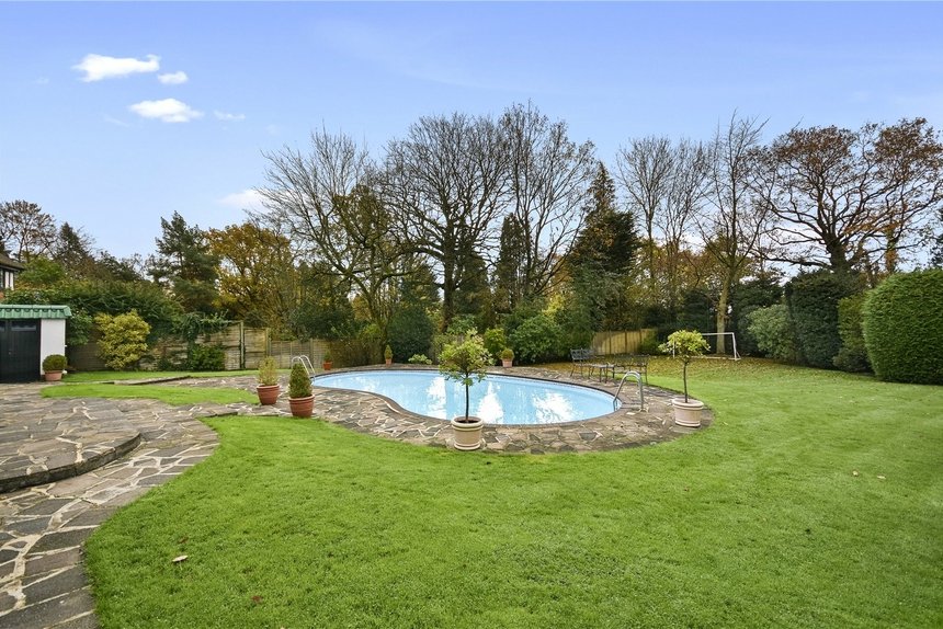 under offer priory drive london 60442 - Gibbs Gillespie