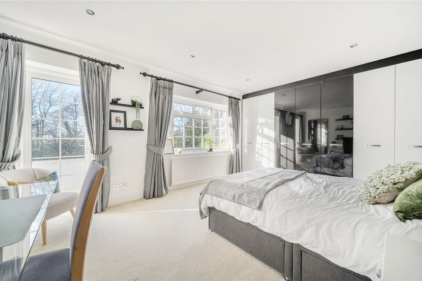 under offer priory drive london 60442 - Gibbs Gillespie