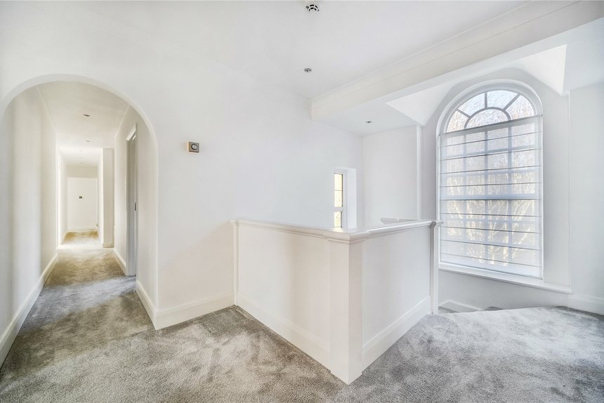 under offer priory drive london 60442 - Gibbs Gillespie