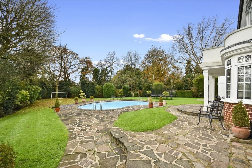 under offer priory drive london 60442 - Gibbs Gillespie