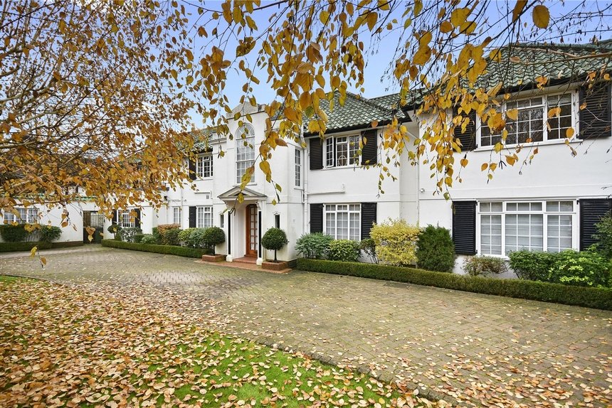 under offer priory drive london 60442 - Gibbs Gillespie