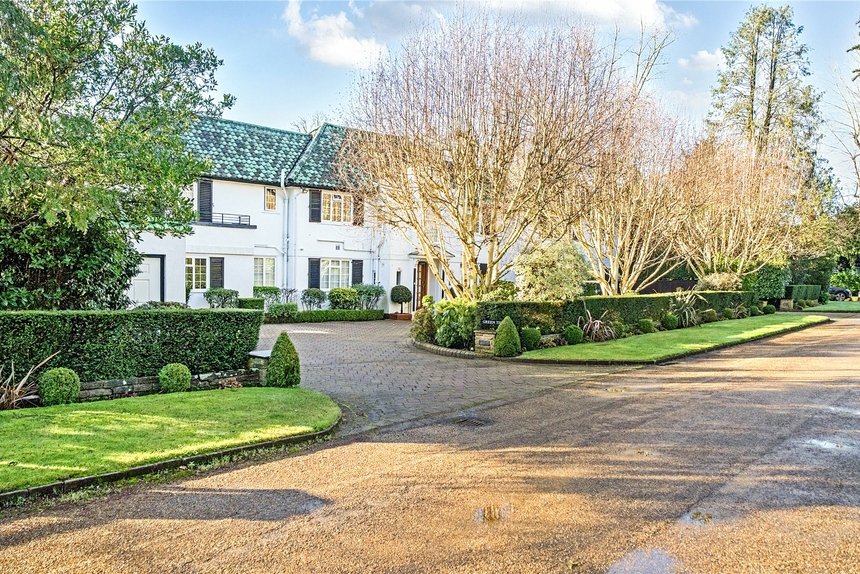 under offer priory drive london 60442 - Gibbs Gillespie