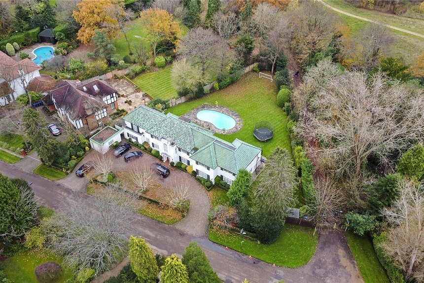 under offer priory drive london 60442 - Gibbs Gillespie