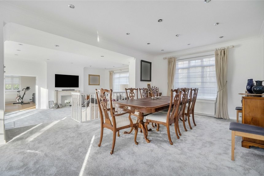 under offer priory drive london 60442 - Gibbs Gillespie