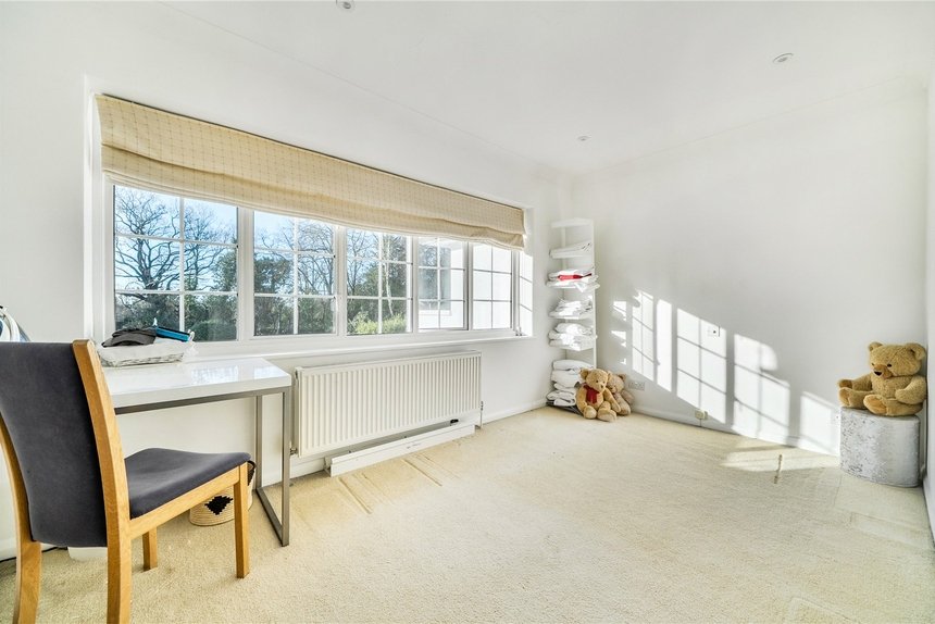 under offer priory drive london 60442 - Gibbs Gillespie