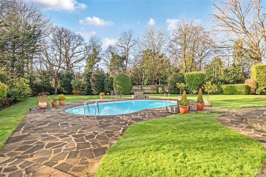 under offer priory drive london 60442 - Gibbs Gillespie