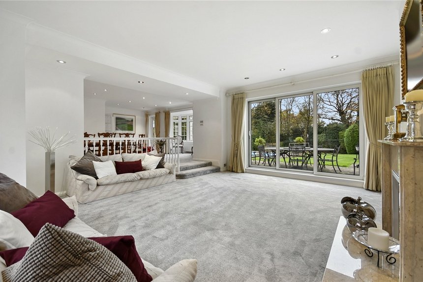 under offer priory drive london 60442 - Gibbs Gillespie