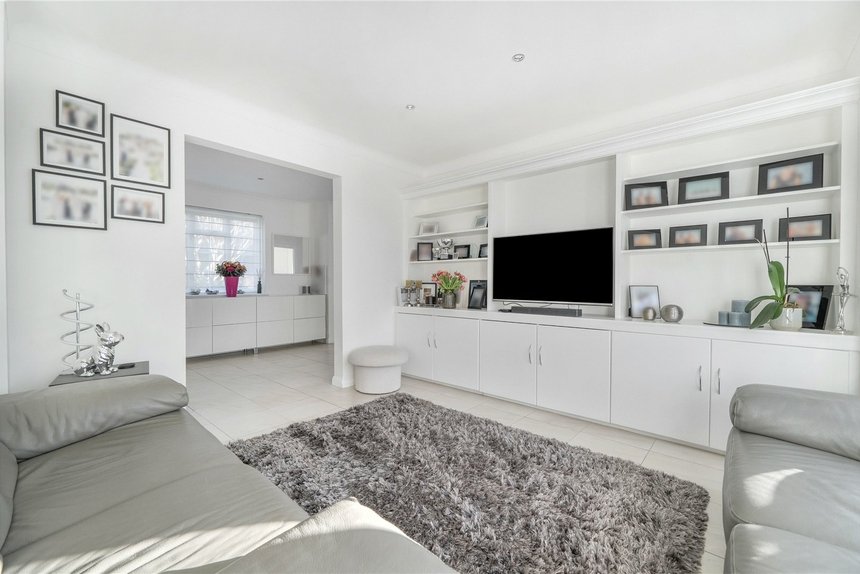 under offer priory drive london 60442 - Gibbs Gillespie