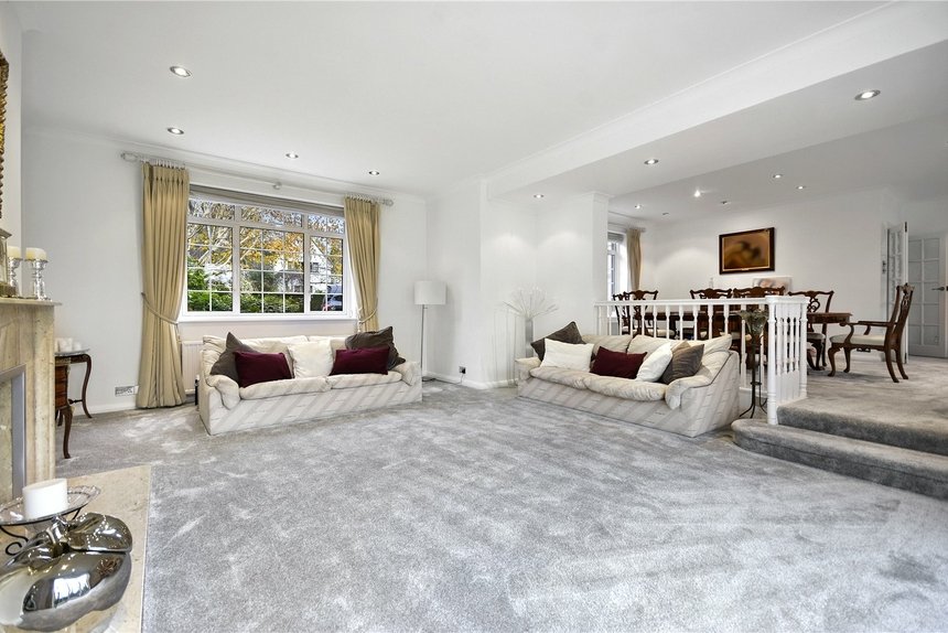 under offer priory drive london 60442 - Gibbs Gillespie