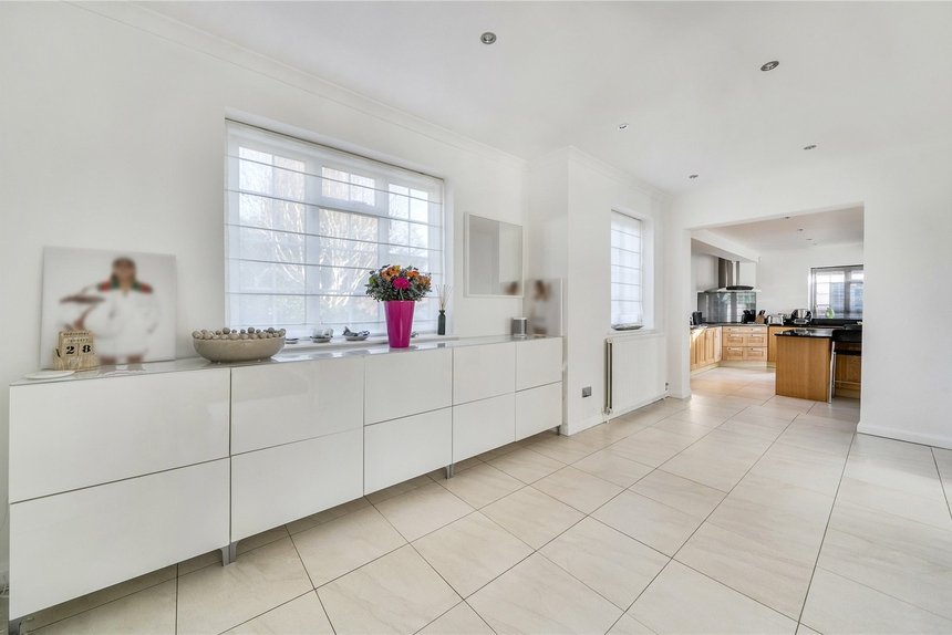 under offer priory drive london 60442 - Gibbs Gillespie