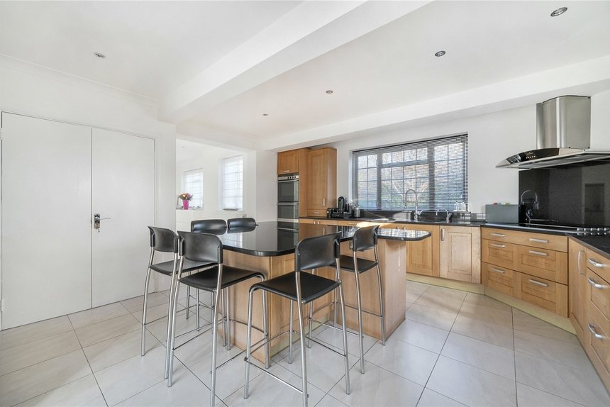 under offer priory drive london 60442 - Gibbs Gillespie