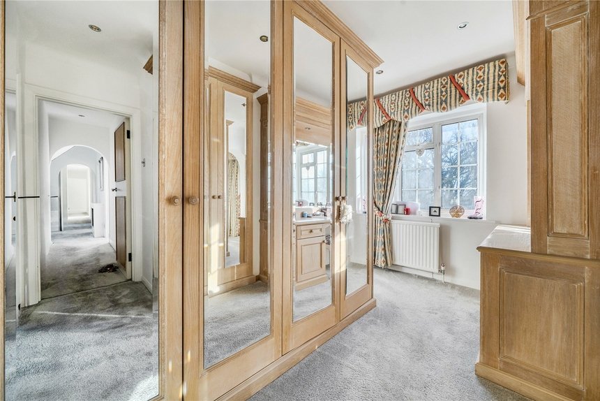 under offer priory drive london 60442 - Gibbs Gillespie