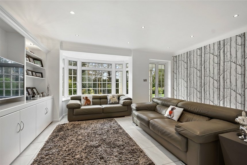 under offer priory drive london 60442 - Gibbs Gillespie