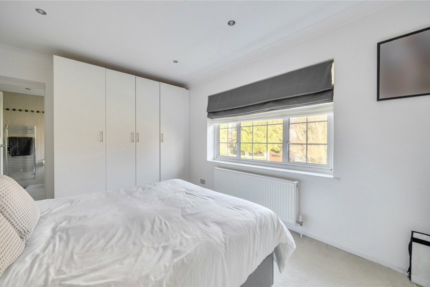 under offer priory drive london 60442 - Gibbs Gillespie