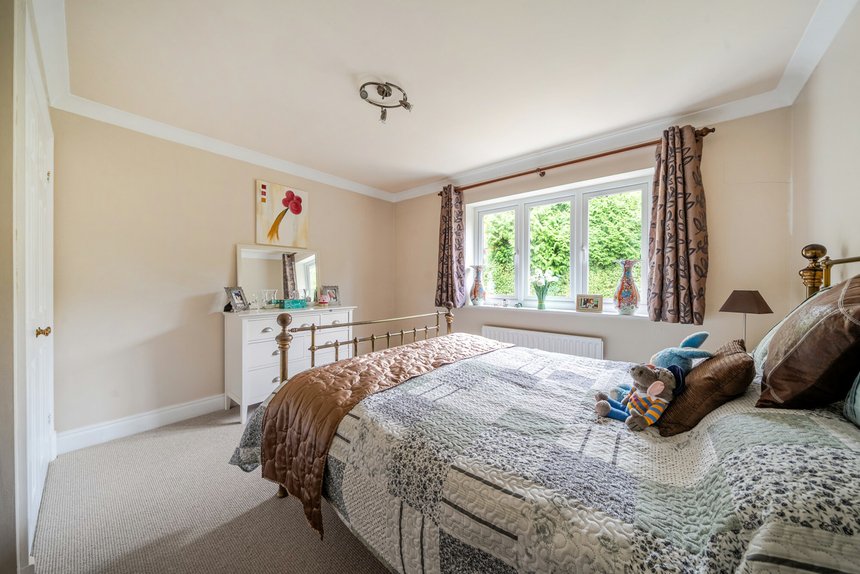 for sale lincoln road london 60495 - Gibbs Gillespie