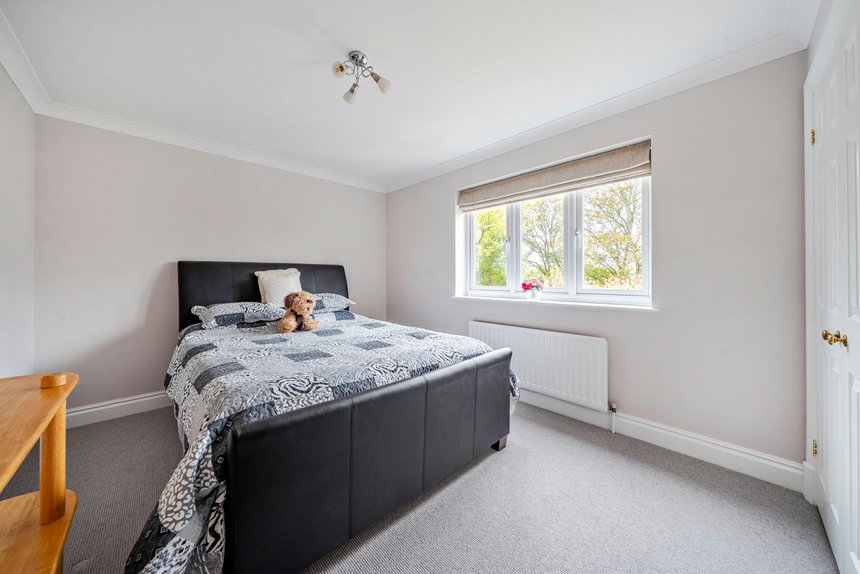 for sale lincoln road london 60495 - Gibbs Gillespie