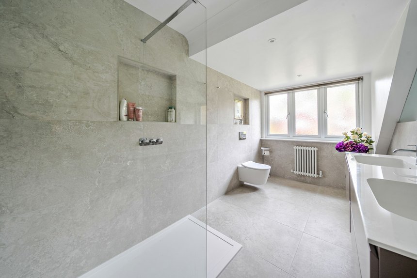 for sale lincoln road london 60495 - Gibbs Gillespie