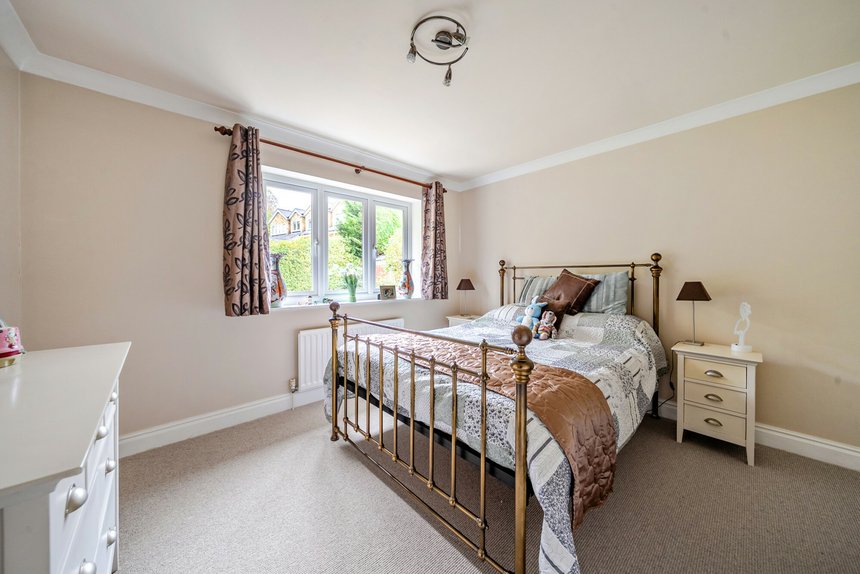 for sale lincoln road london 60495 - Gibbs Gillespie