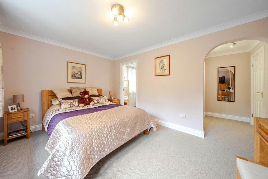 for sale lincoln road london 60495 - Gibbs Gillespie