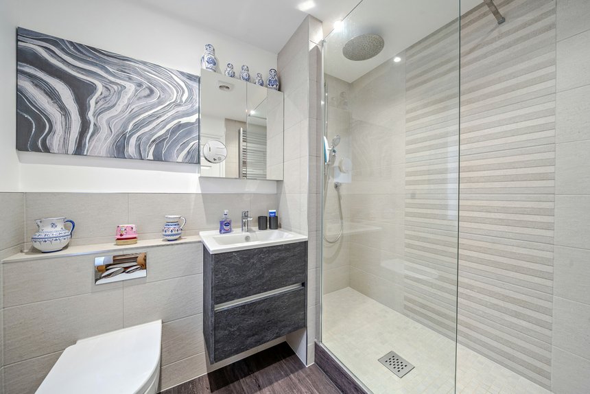 for sale lincoln road london 60495 - Gibbs Gillespie