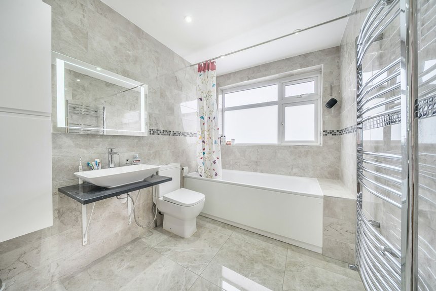 for sale shenley avenue london 60509 - Gibbs Gillespie