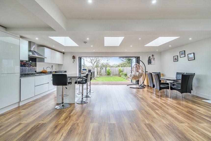 for sale shenley avenue london 60509 - Gibbs Gillespie