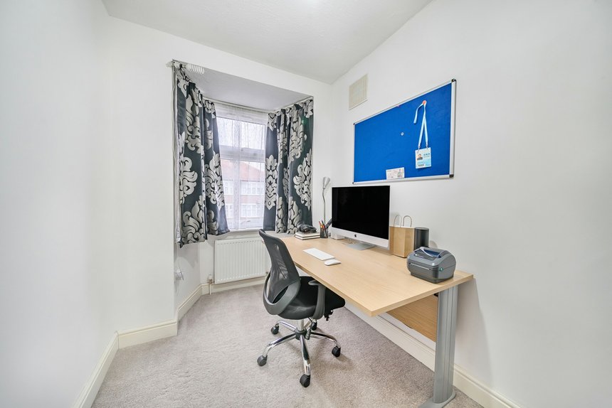 for sale shenley avenue london 60509 - Gibbs Gillespie