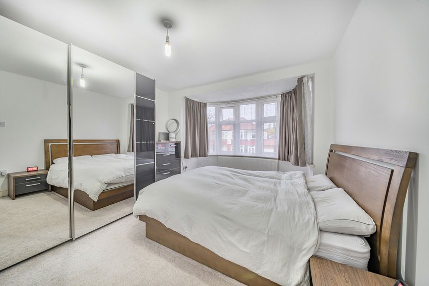 for sale shenley avenue london 60509 - Gibbs Gillespie